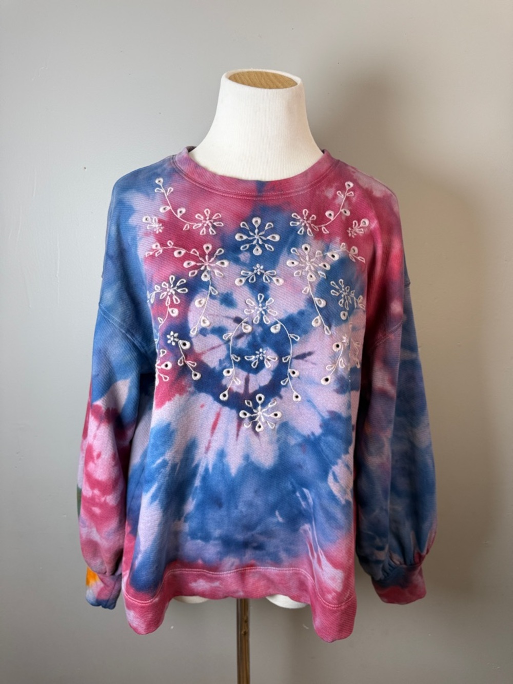 Tie-Dye Embellished Crewneck Sweater - Wine & Blue